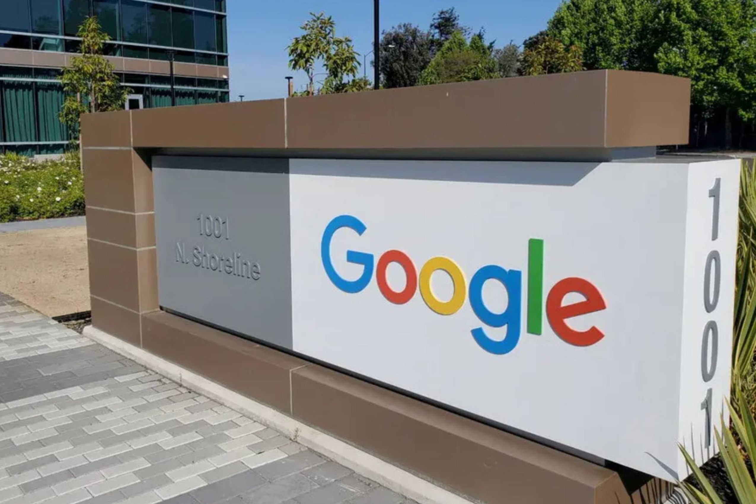 Ex-Google mérnökök évekkel ezelőtt fejlesztettek AI chatbotot, de a vállalat vezetői leállították azt