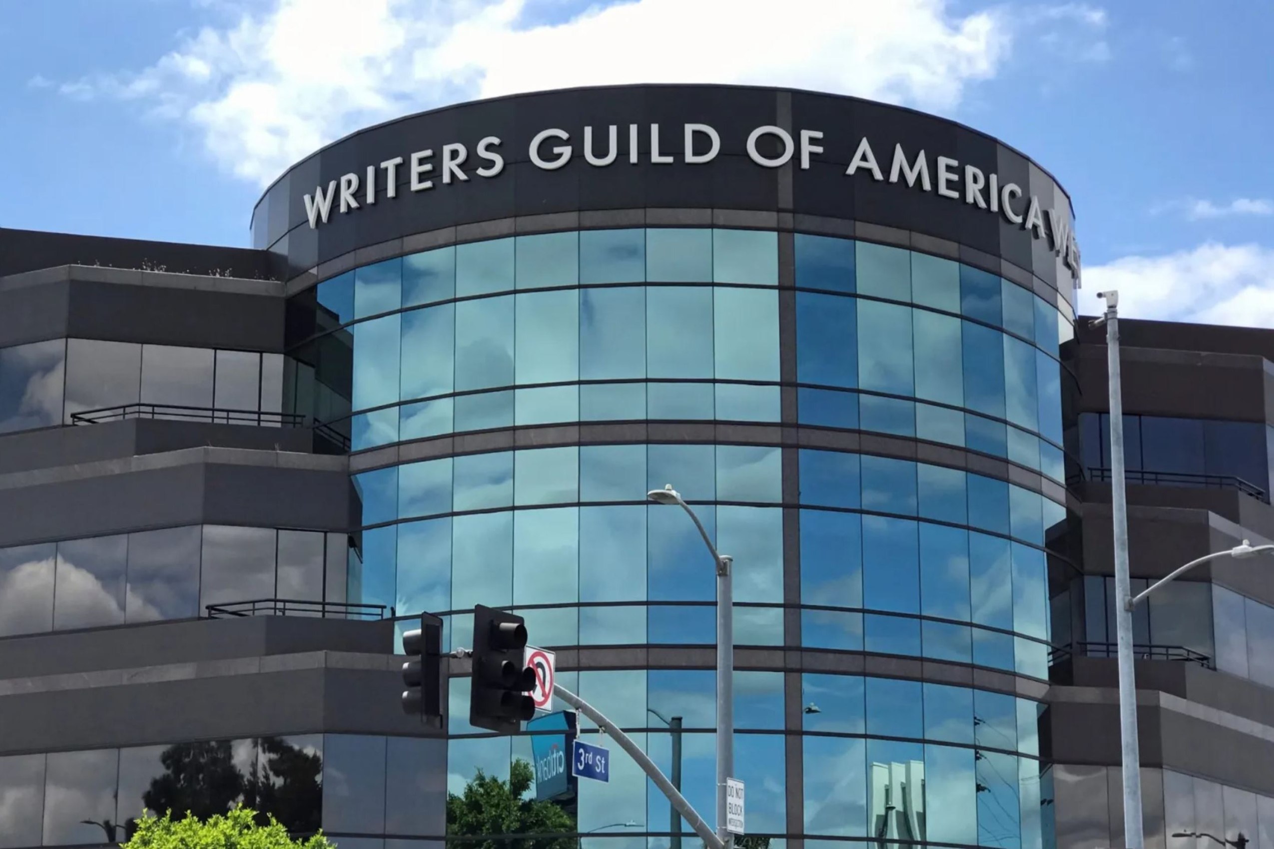 Az Amerikai Írószövetség az AI által generált tartalom ellen lép fel.