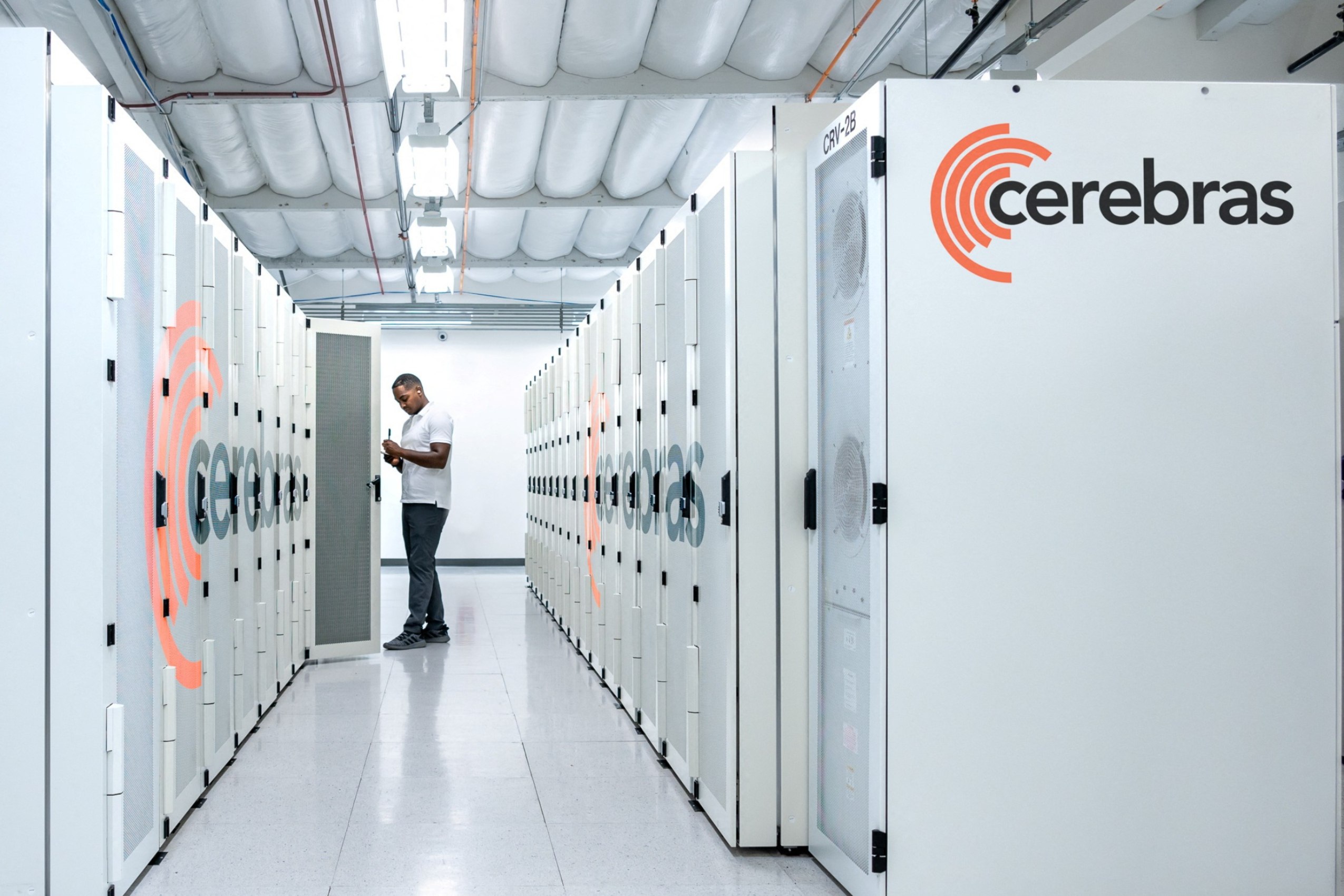 A Cerebras bevezeti a nyílt forráskódú generatív AI-t, miközben az OpenAI titokban tartja kutatásait