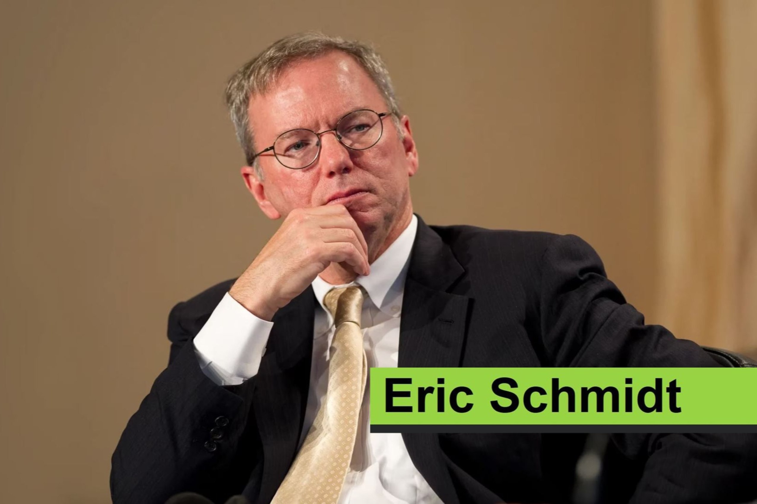 Eric Schmidt figyelmeztet: az AI-fejlesztés szüneteltetése Kína javára válhat