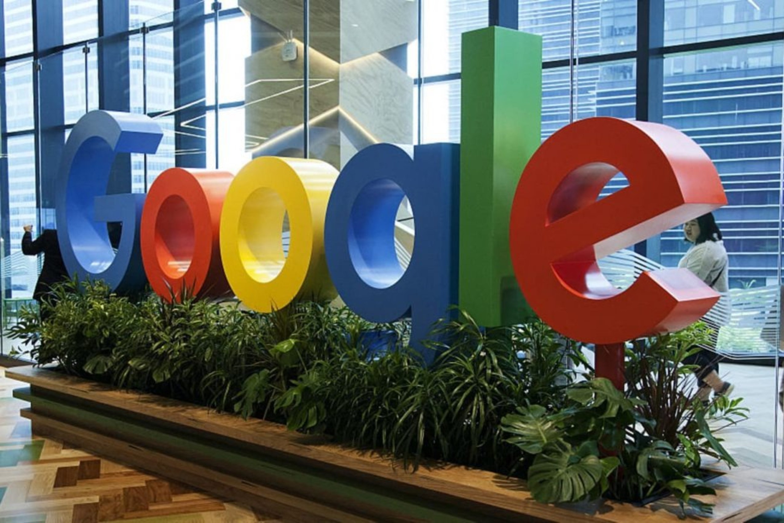 A Google versenytársak közepette igyekszik fejleszteni az AI-val működő keresőmotort