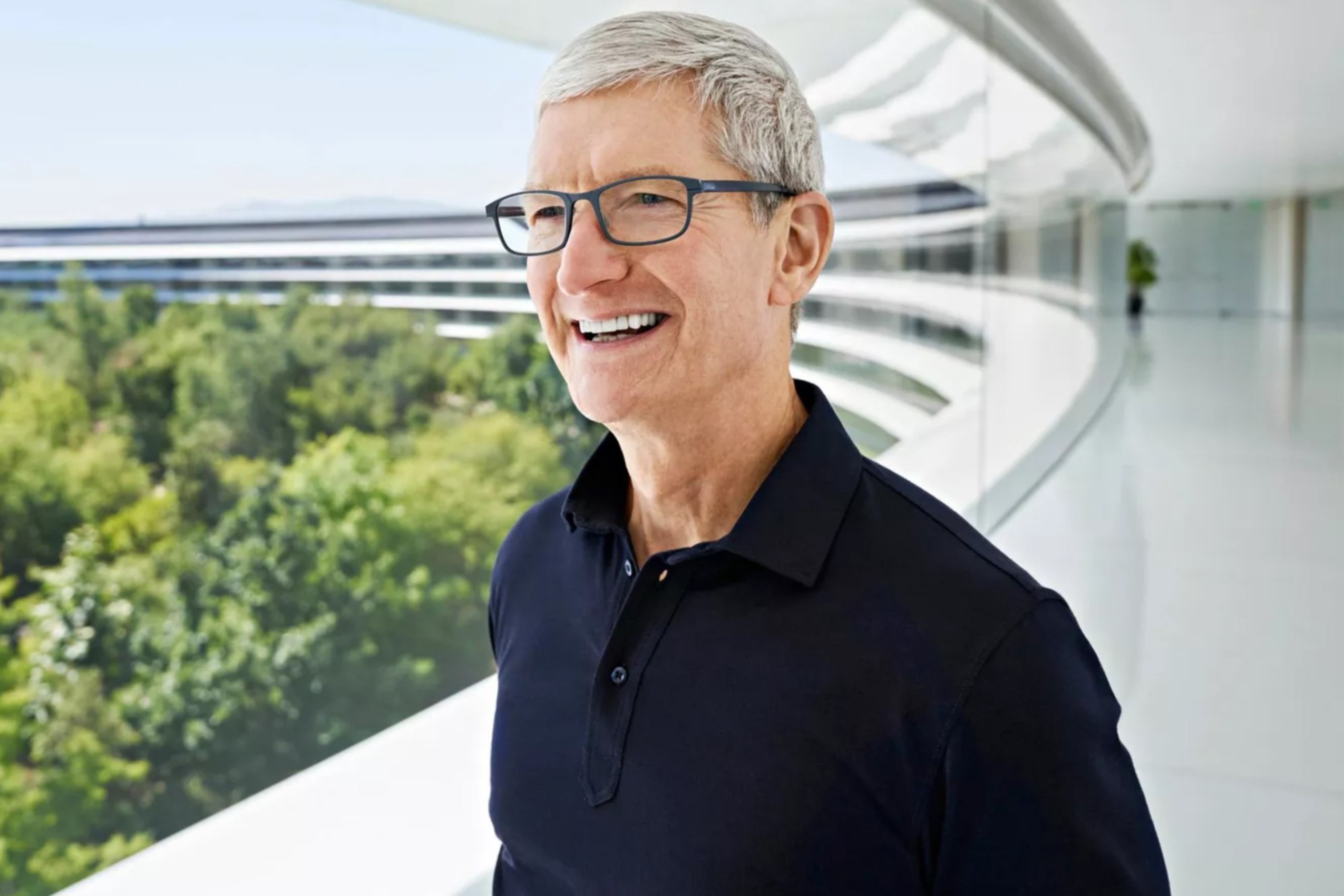 Az Apple saját nagy nyelvi modellt fejleszt, de korlátozza a külső AI-eszközök használatát