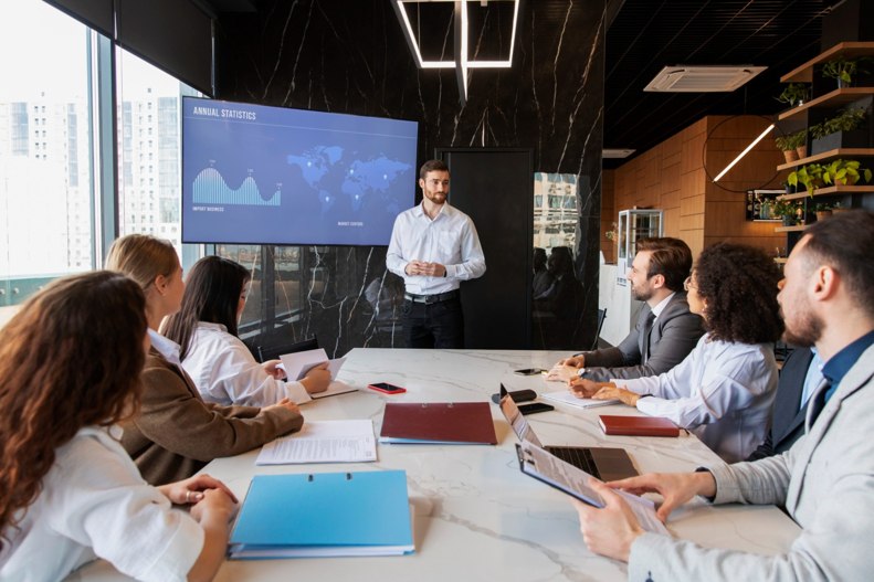 Az AI-által generált pályázatok megháromszorozzák a befektetési sikert, felülmúlva az emberekét