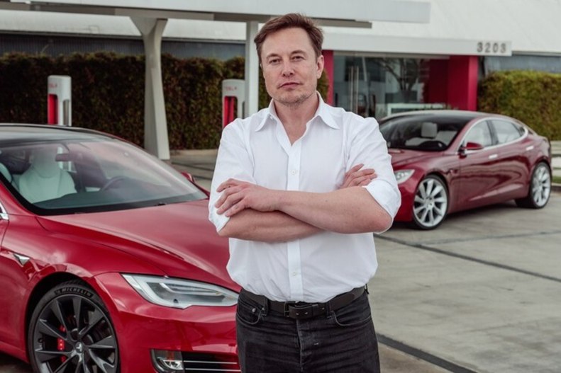 Elon Musk az AGI-t helyezi előtérbe az autonóm járműtechnológiával szemben