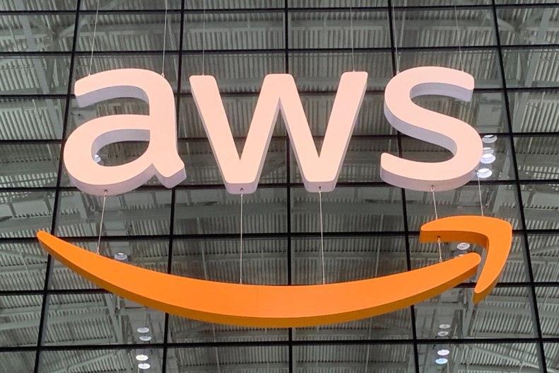 Az AWS növeli generatív AI erőfeszítéseit az Amazon Bedrock bővítésével