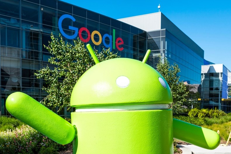 A Google megköveteli az Android-alkalmazásoktól, hogy jobban moderálják az AI-által generált tartalmakat